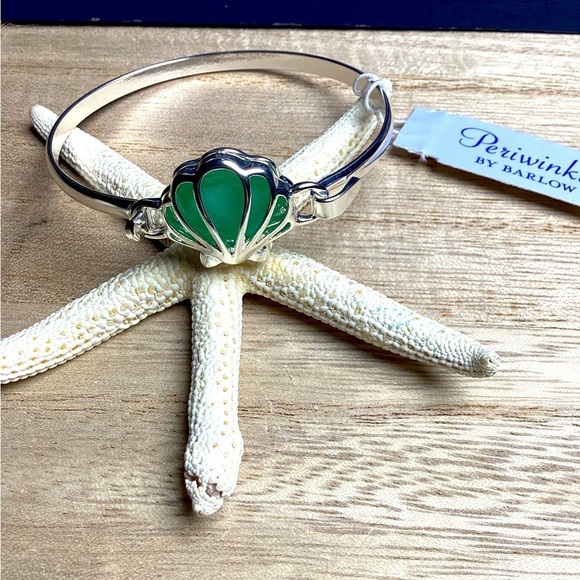 Periwinkle by Barlow Jewelry - PERIWINKLE BY BARLOW SILVER‎ GREEN SEA GLASS SHELL BRACELET COASTAL B…
